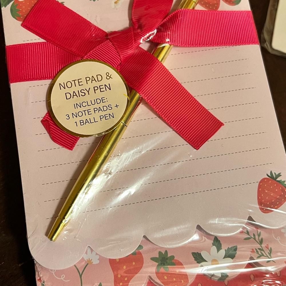 Bundle-Strawberry Tote Bag, Paper Stationery, Coin purse, Hairclips - Picture 6 of 6